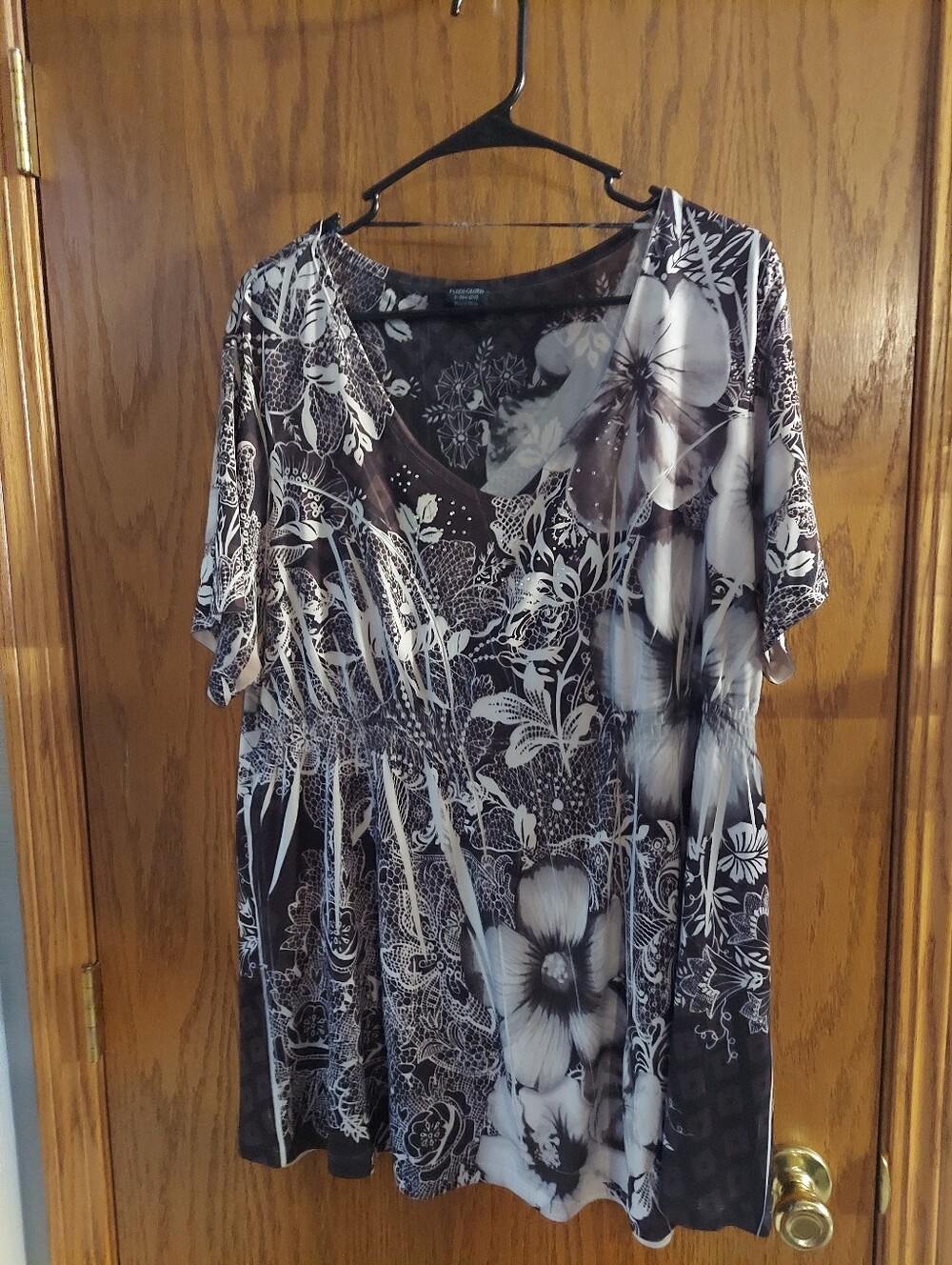 Faded Glory 2X 18W-20W Black White Floral Rhinestone V-Neck Short Sleeve Tunic